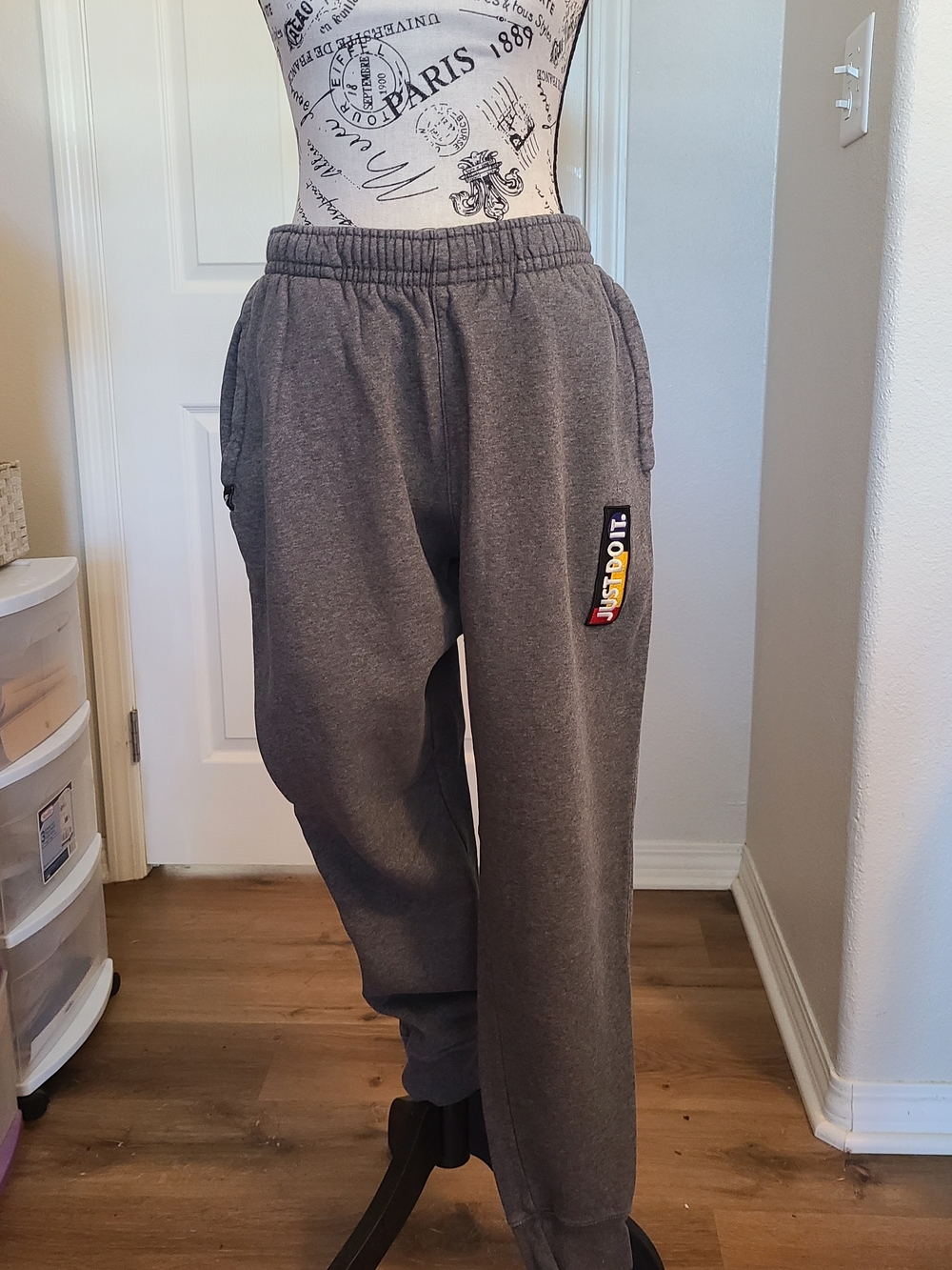 Nike Sweatpants with 'Just Do It' Patch - Gray